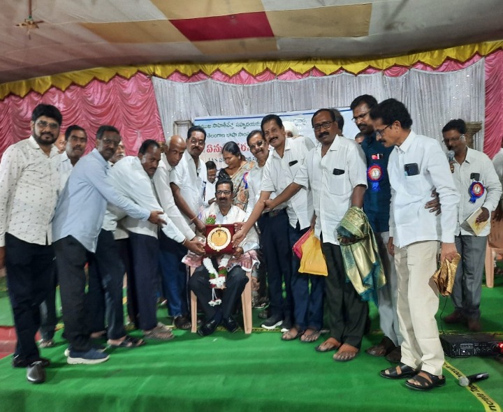 డాక్టర్ ఏనుగు నరసింహారెడ్డికి పౌర సన్మానం