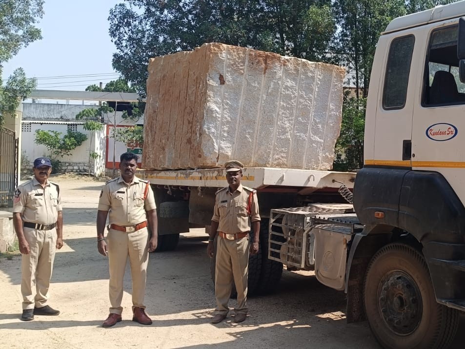 అక్రమ గ్రానైట్ రవాణా బట్టబయలు