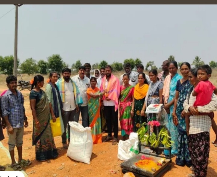 నూతన ఐకేపీ సెంటర్ ప్రారంభం