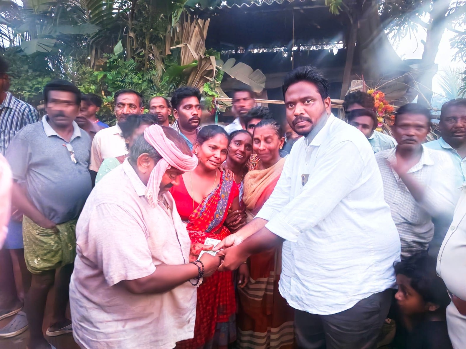 ప్రమాద బాధితులకు ఆర్థిక సాయం