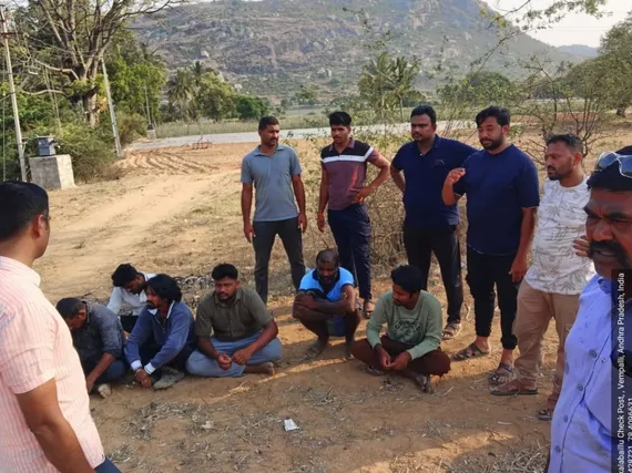 జూదం,కోడి పందేలపై దాడులు..పలువురు అరెస్ట్