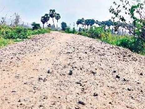 ‘రోడ్డు నిర్మాణం పూర్తి చేయాలి’