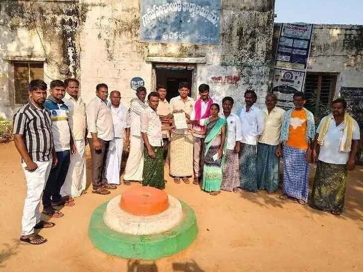 పులికల్ గ్రామంలో సీఎంఆర్ఎఫ్ చెక్కుల పంపిణీ