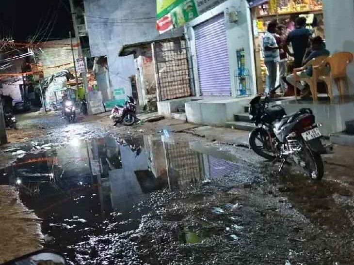 చిన్న వర్షానికి బురదమయం