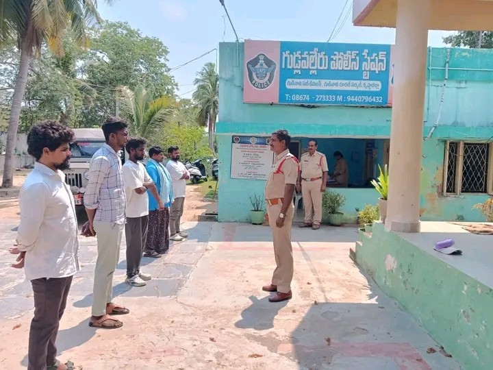 రౌడీ షీటర్లకు కౌన్సిలింగ్ ఇచ్చిన ఎస్సై