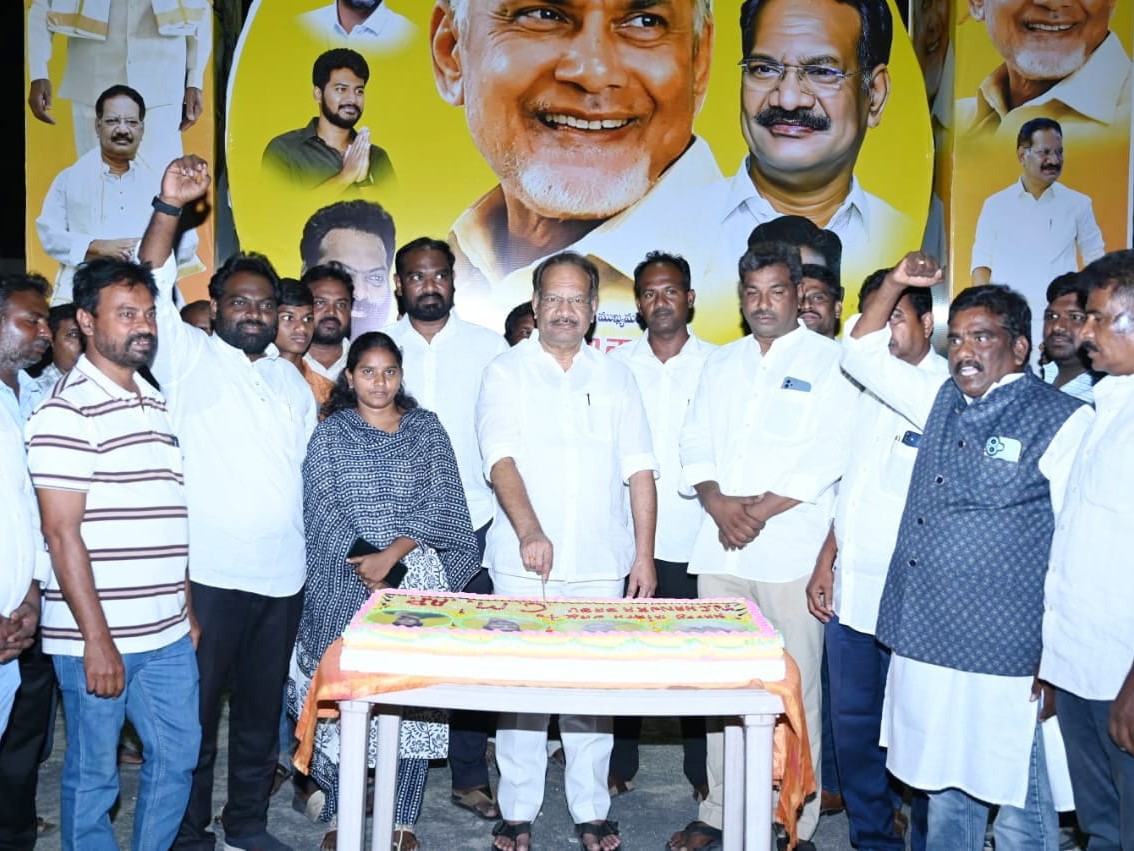 ఘనంగా సీఎం పుట్టినరోజు వేడుకలు