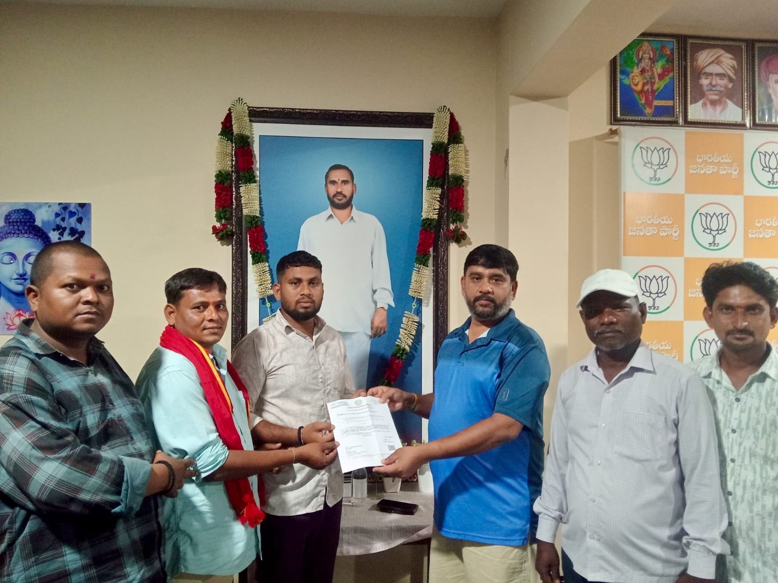 రూ.4.50 లక్షల LOC అందజేసిన MLA