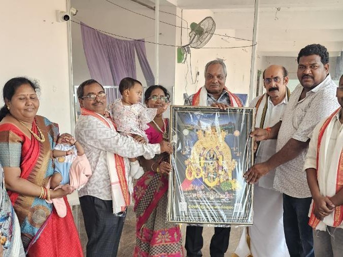 వాడపల్లి అన్నదానం ట్రస్ట్‌కు రూ. లక్ష విరాళం