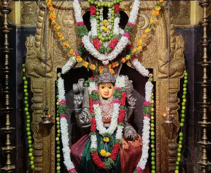 ప్రత్యేక అలంకరణలో దర్శనమిచ్చిన అమ్మవారు