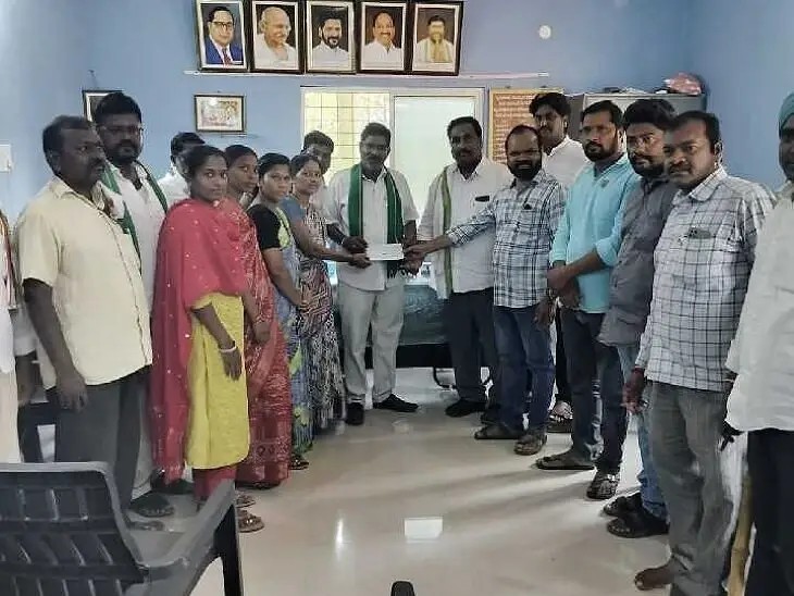 స్వయం సహాయక సంఘాలకు రుణాల అందజేత