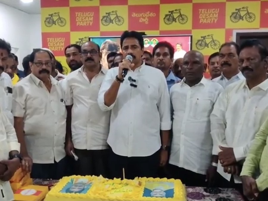 తణుకులో సీఎం జన్మదిన వేడుకలు
