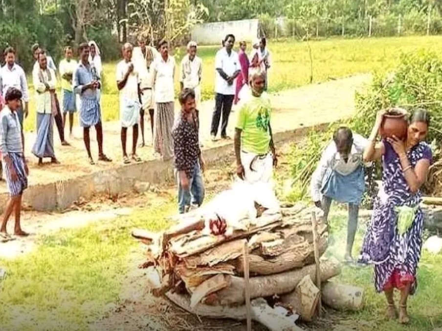 అత్త చితికి తలకొరివి పెట్టిన కోడలు