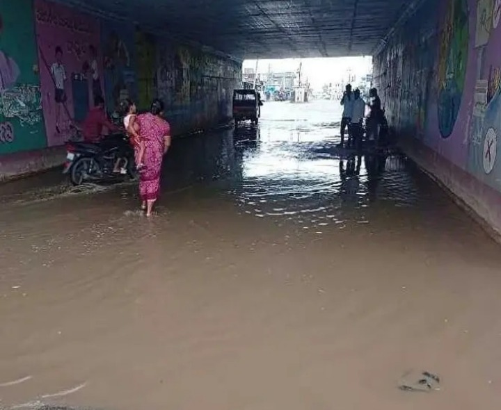 వర్షపు నీటితో ప్రజలకు ఇబ్బందులు..!