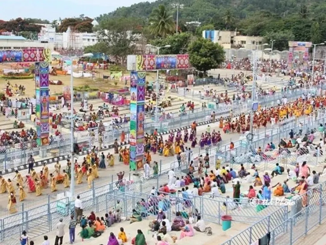 CBN నిర్ణయం.. విశాలంగా తిరుమల మాడ వీధులు.!