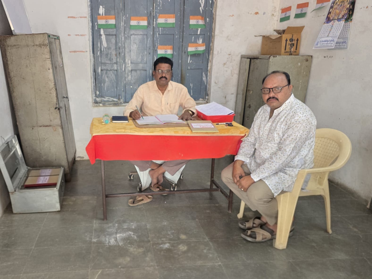 ఎస్సీ బాలుర హాస్టల్ తనిఖీ చేసిన ఎంఈవో