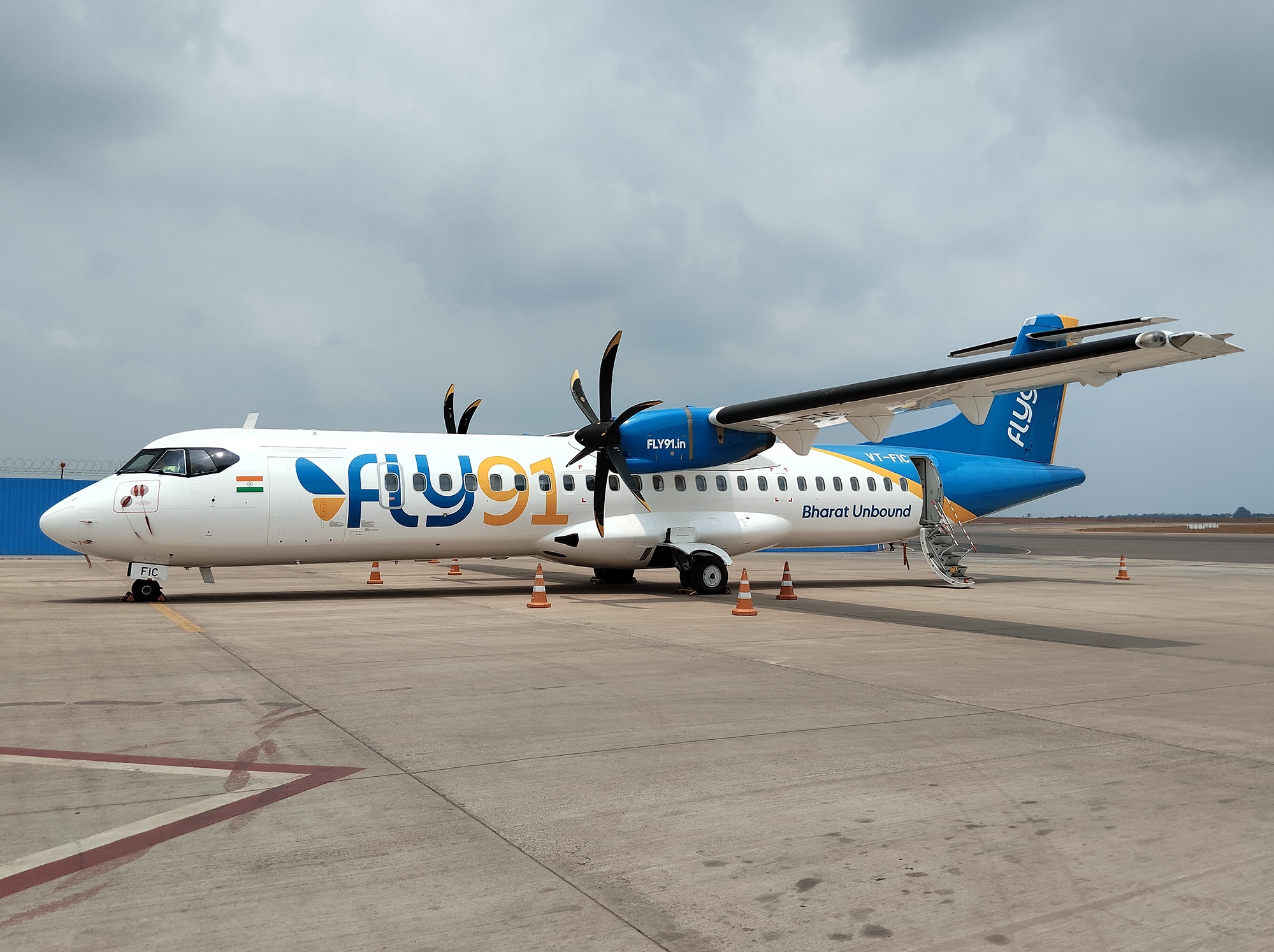 హైదరాబాద్‌-హుబ్బళ్లి విమానం దారిమళ్లింపు