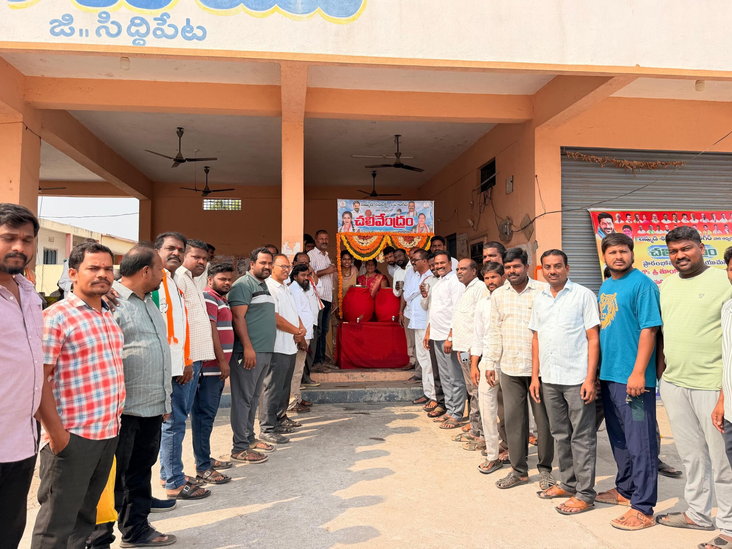 చలివేంద్రాన్ని ప్రారంభించిన డీసీసీ అధ్యక్షురాలు