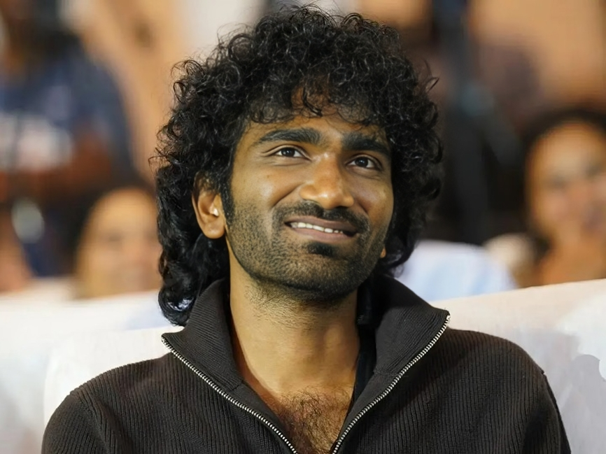 ఇంట్లో అబద్ధం చెప్పి హీరో అయ్యాడు