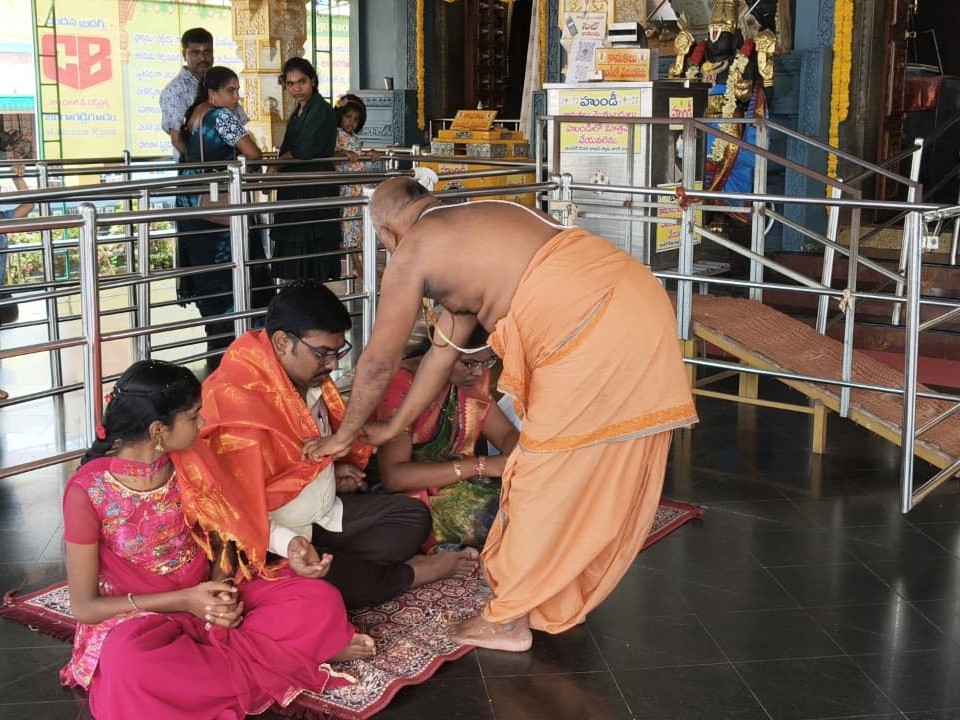 పారిజాత గిరి వెంకన్నను దర్శించుకున్న జడ్జి