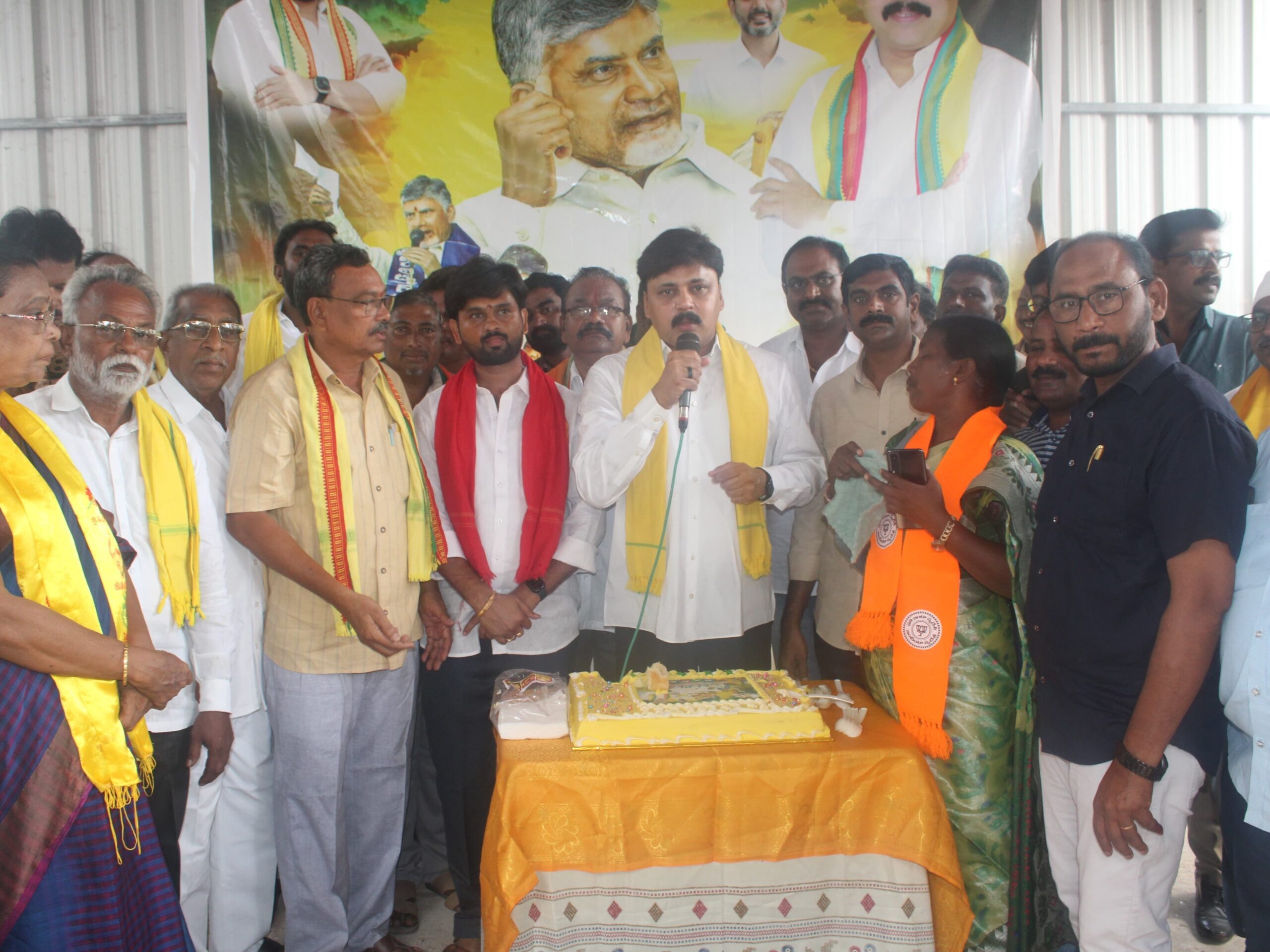 చింతలపూడిలో సీఎం బర్త్ డే వేడుకలు