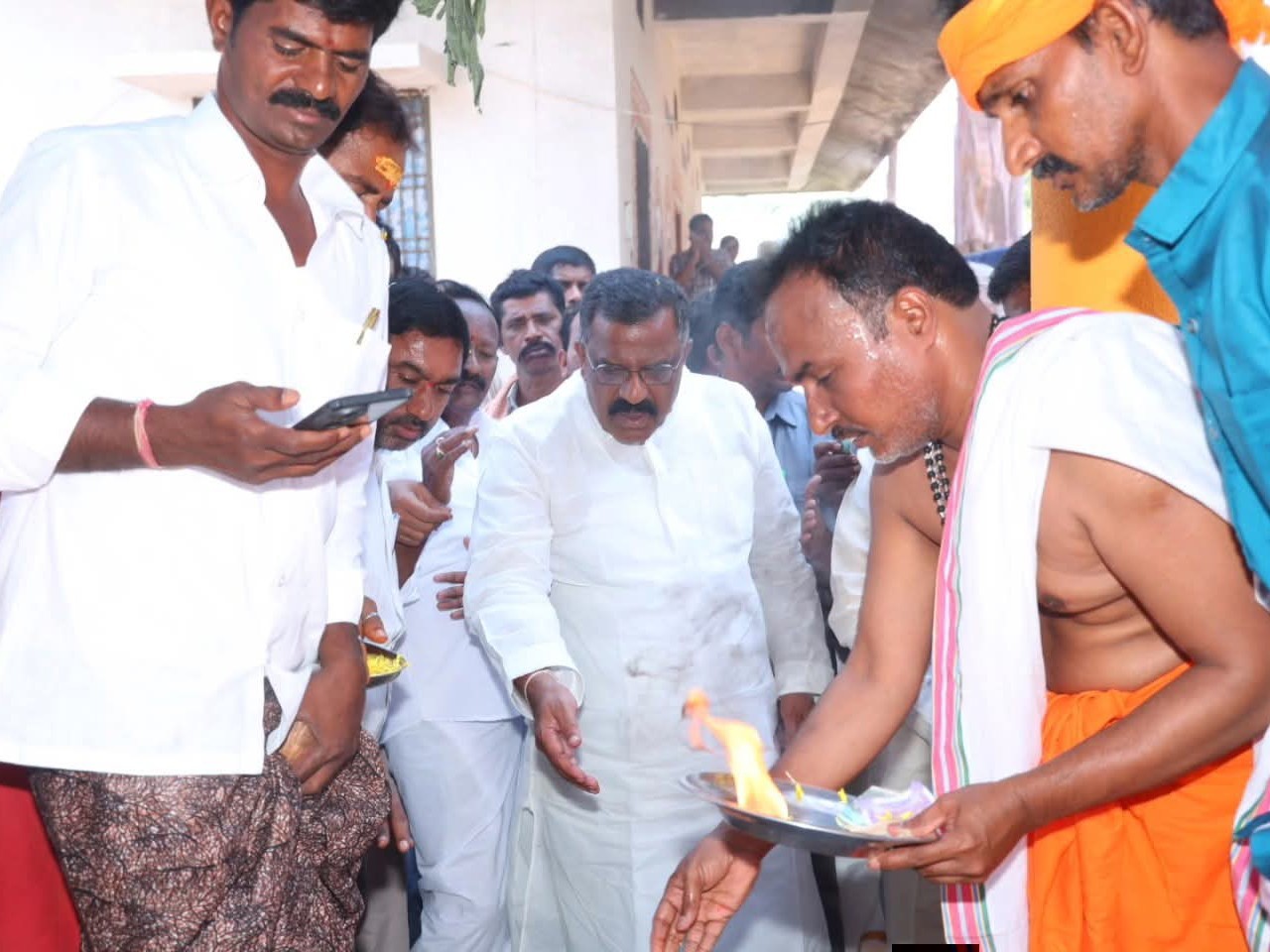 వాల్మీకి మహర్షి విగ్రహ ప్రతిష్టలో పాల్గొన్న ఎమ్మెల్యే