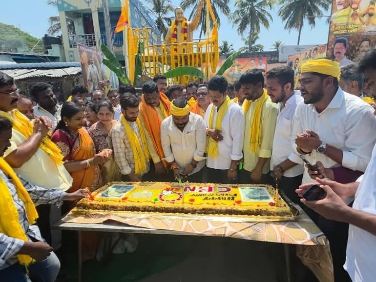 ఎన్టీఆర్ విగ్రహాన్ని ఆవిష్కరించిన ఎమ్మెల్యే