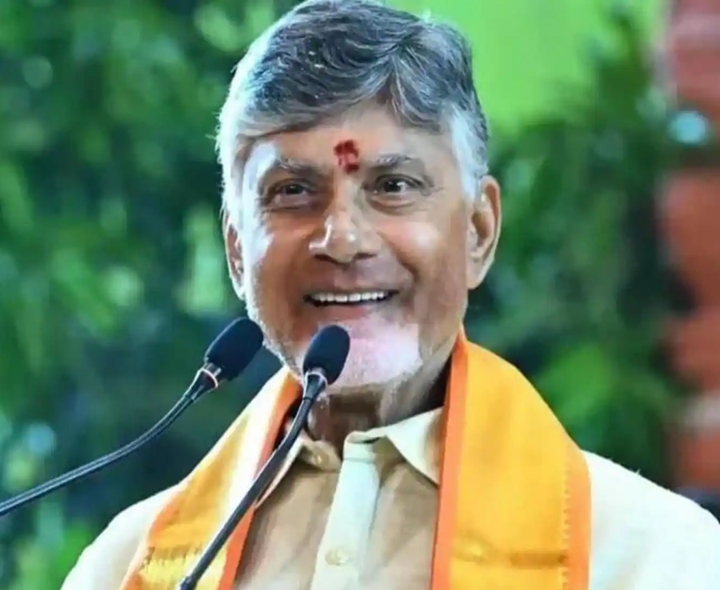 సీఎం పుట్టినరోజు.. పండితుల వేదాశీర్వచనం