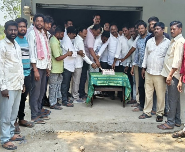 మాజీ ఎమ్మెల్యే జన్మదిన వేడుకలు