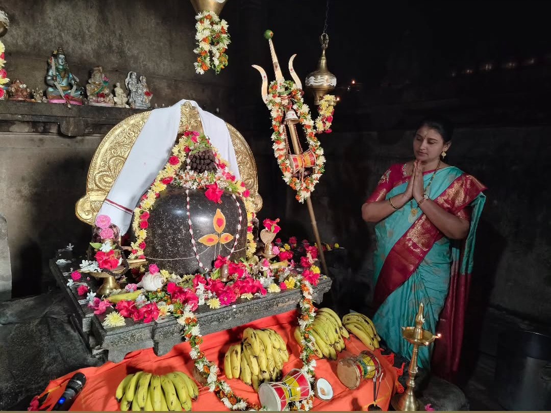 కోటగుళ్లలో తహసీల్దార్ రజిత ప్రత్యేక పూజలు