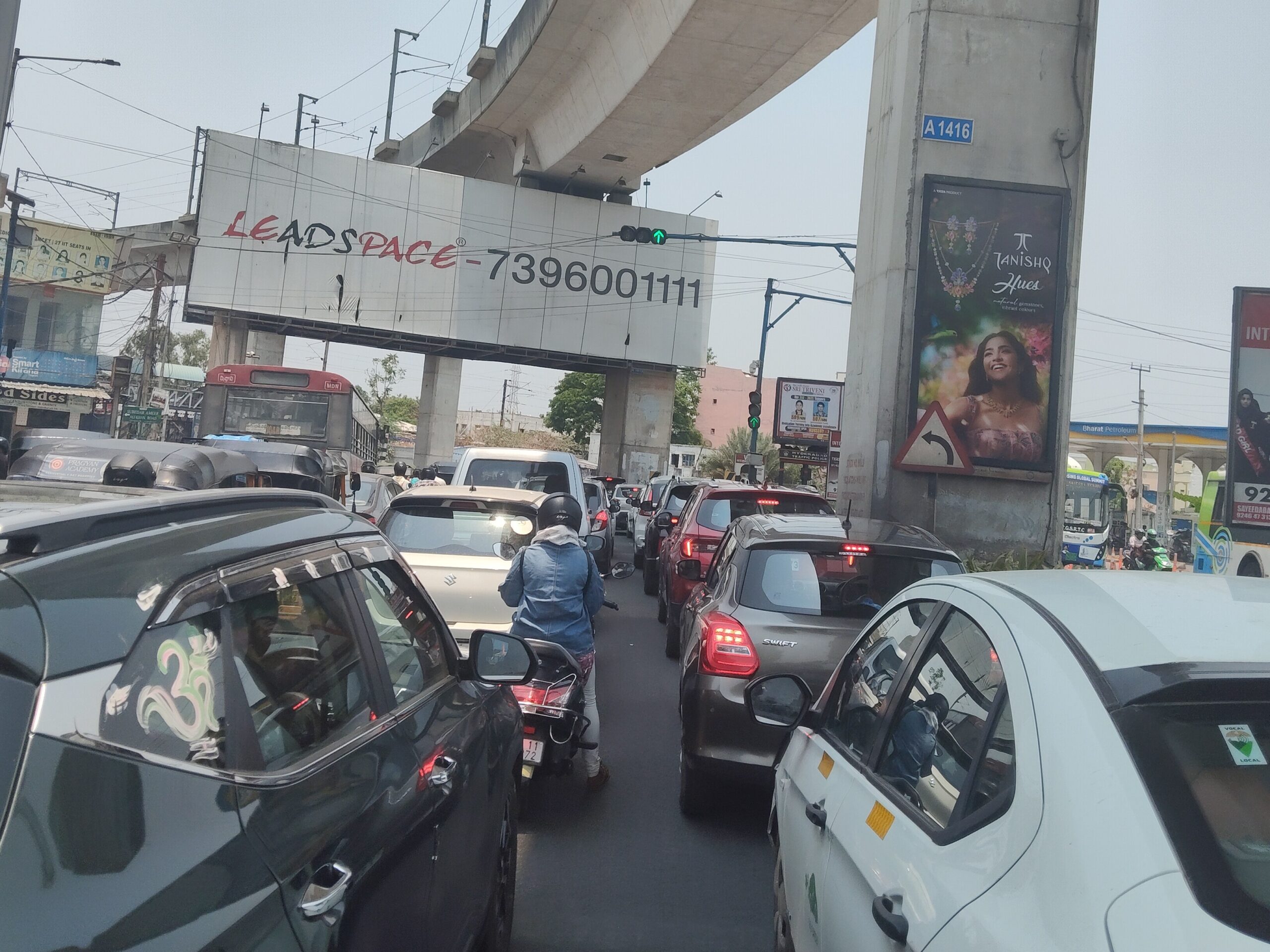 ALERT: అత్యవసరం అయితే కానీ బయటికి రాకండి..!