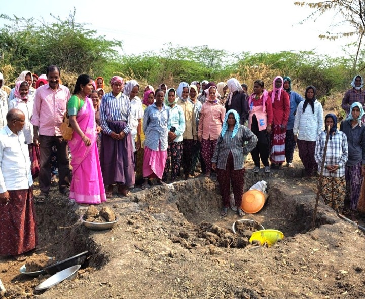 పని ప్రదేశంలో కనీస వసతులు కల్పించాలి