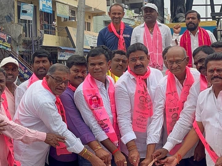 ధర్మారంలో మాజీ మంత్రి కొప్పుల జన్మదిన వేడుకలు