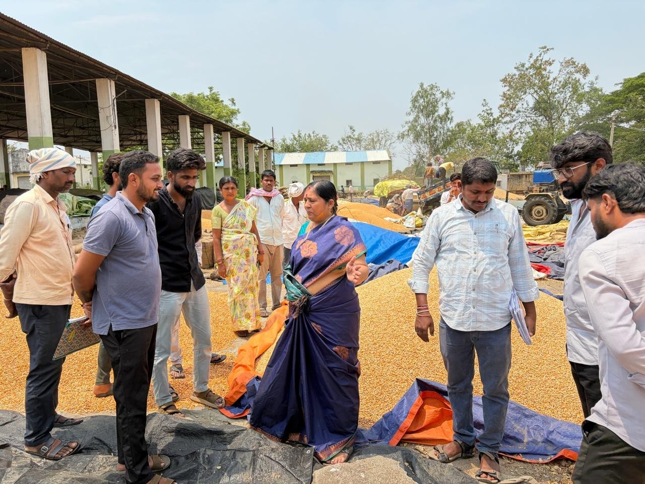 నిలిచిన ధాన్యం కొనుగోళ్లు