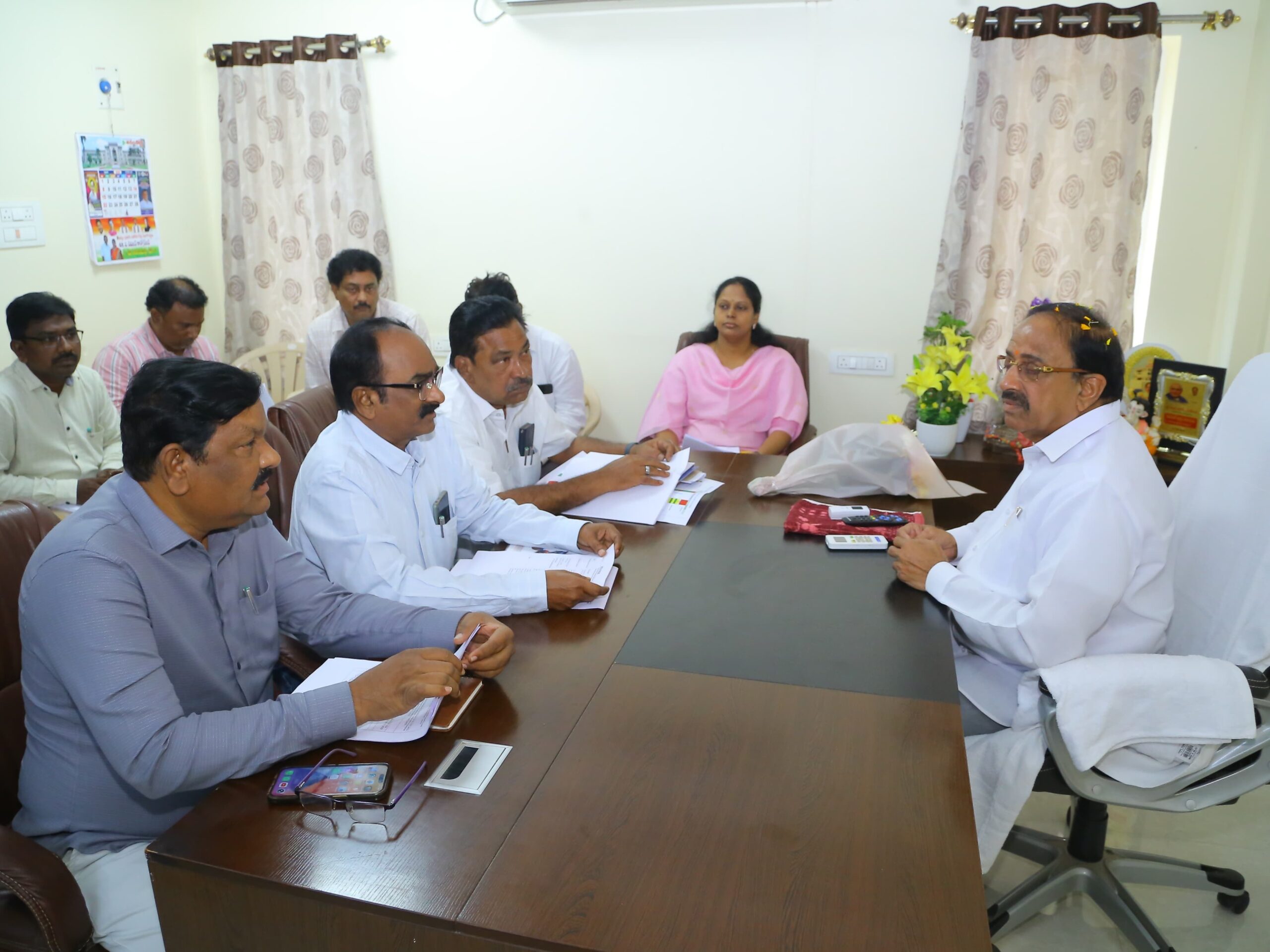 జిల్లా ఉన్నతాధికారులతో మంత్రి తుమ్మల సమీక్ష