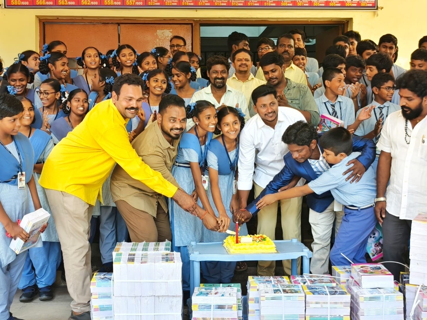 విద్యార్థులతో సీఎం బర్త్‌డే వేడుకలు