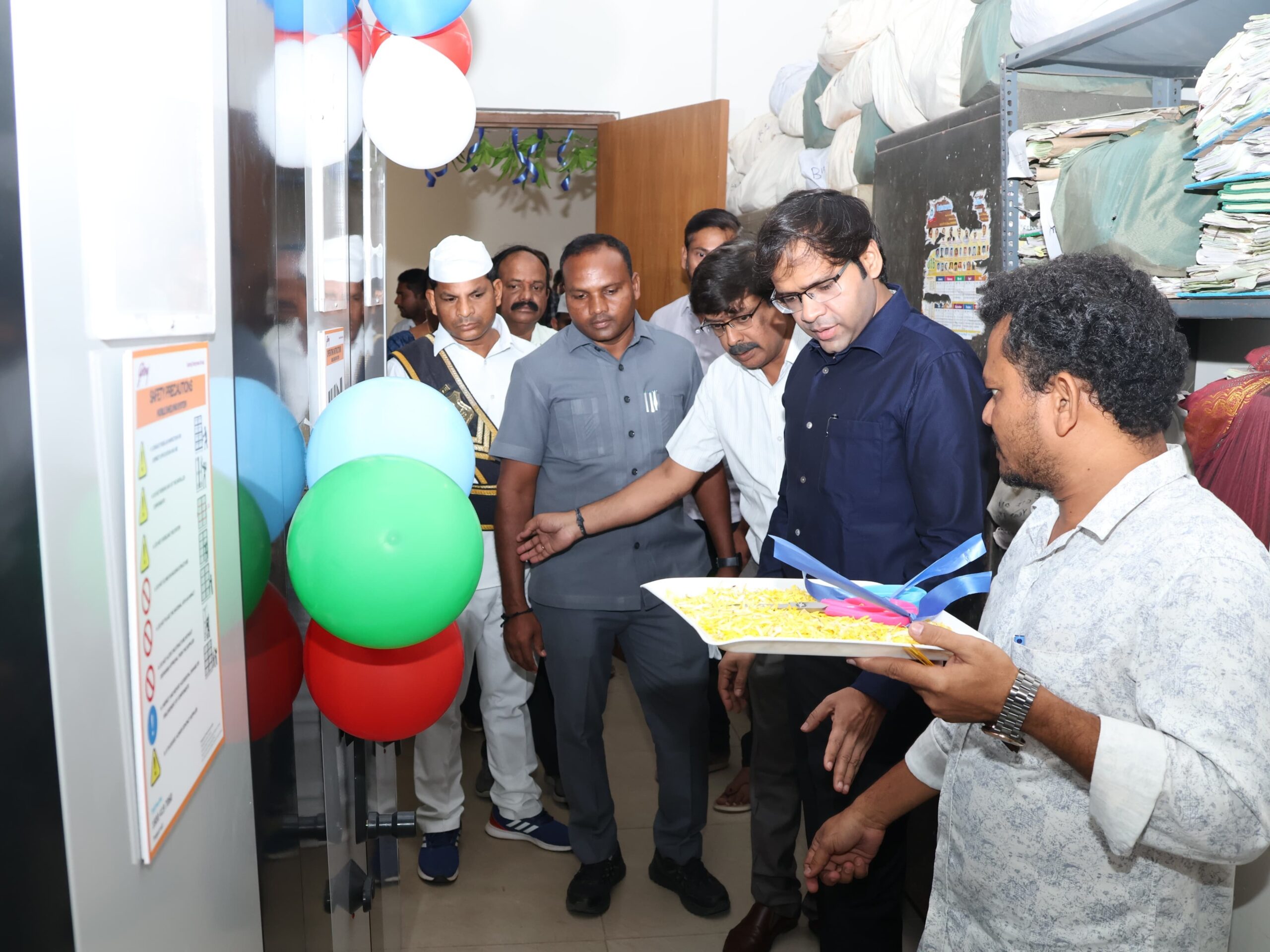 సెంట్రల్ రికార్డు రూమ్ ప్రారంభించిన కలెక్టర్