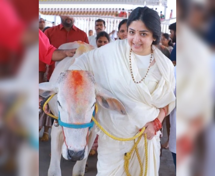 వేములవాడలో పూనమ్ కౌర్ ప్రత్యేక పూజలు