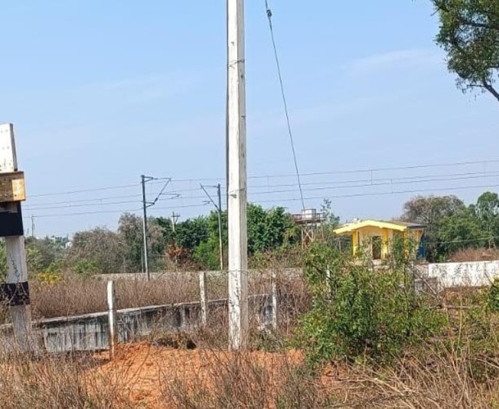 ‘ప్లాట్ మధ్యలో స్తంభాన్ని తొలగించండి’