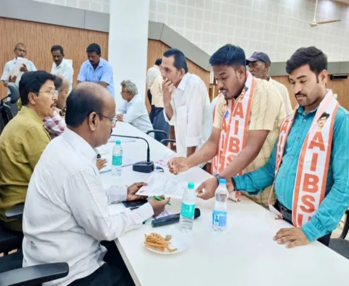 ‘గిరిజనులకు ప్రత్యేక గ్రామ పంచాయతీ ఏర్పాటు చేయాలి’