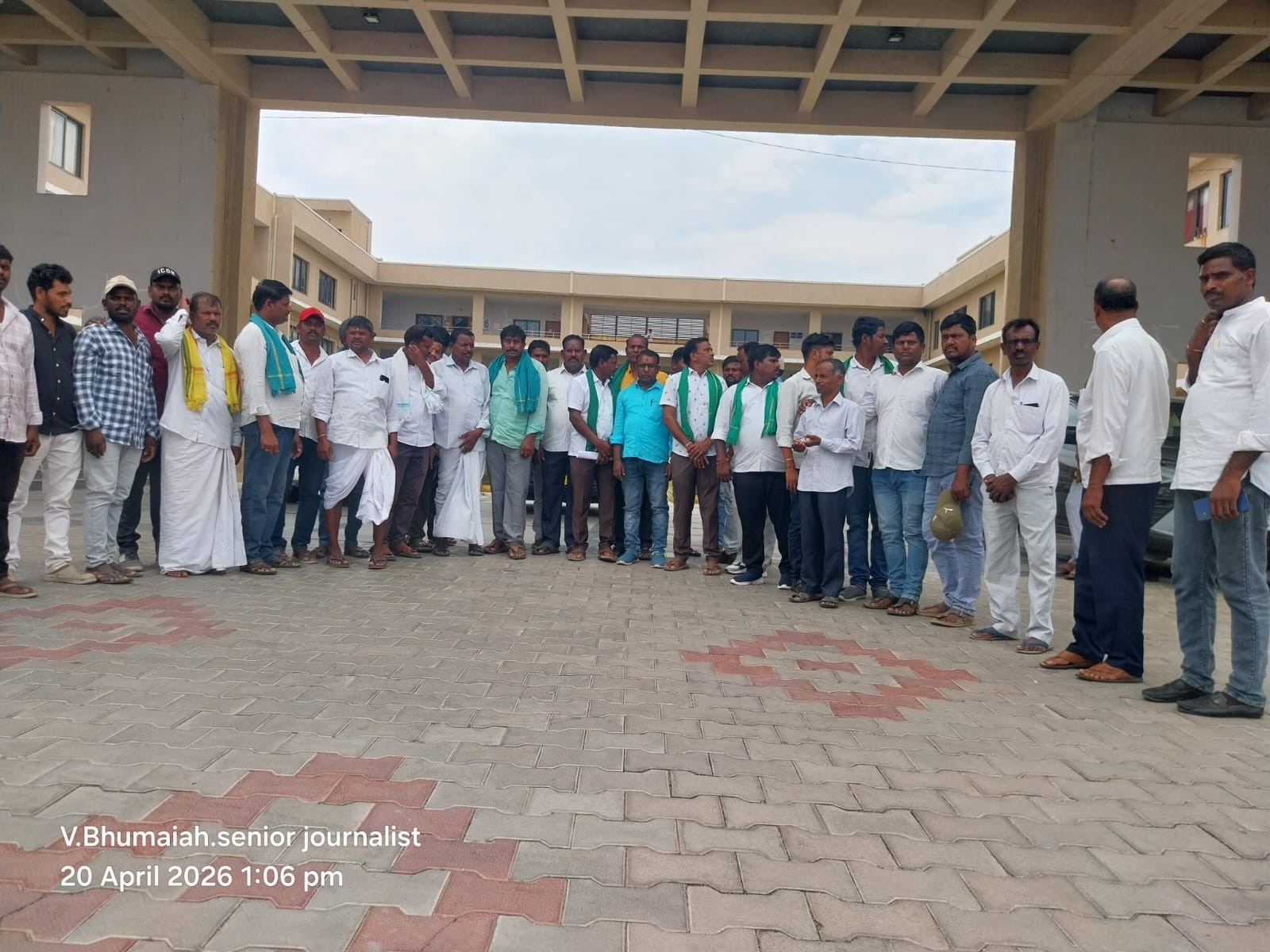 కలెక్టరేట్ వద్ద నాయకపోడుల నిరసన