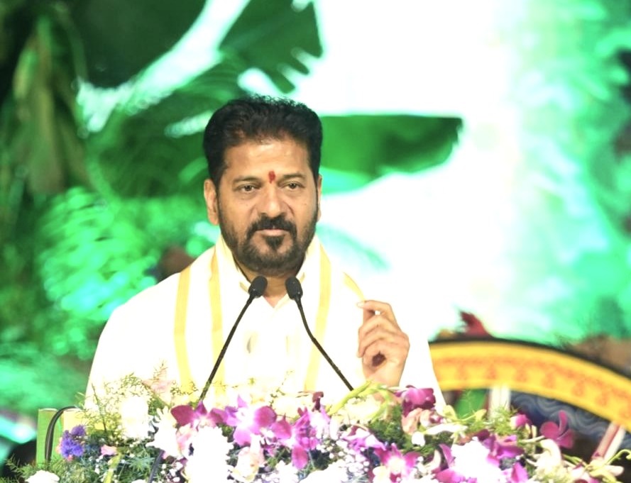 కాళేశ్వర ముక్తేశ్వరస్వామిని దర్శించుకున్న రేవంత్