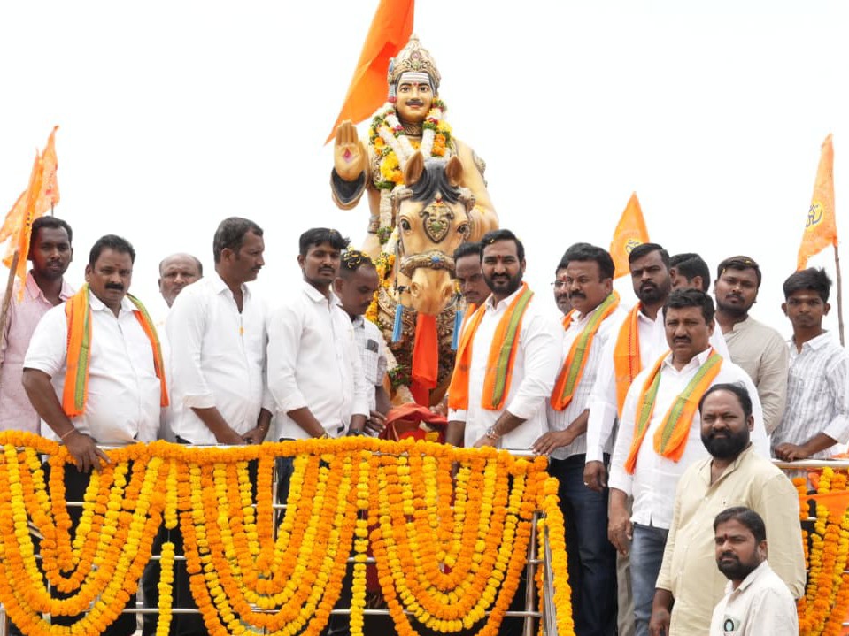 బసవేశ్వరా విగ్రహ ఆవిష్కరణ చేసిన TPCC స్టేట్ జనరల్ సెక్రటరీ