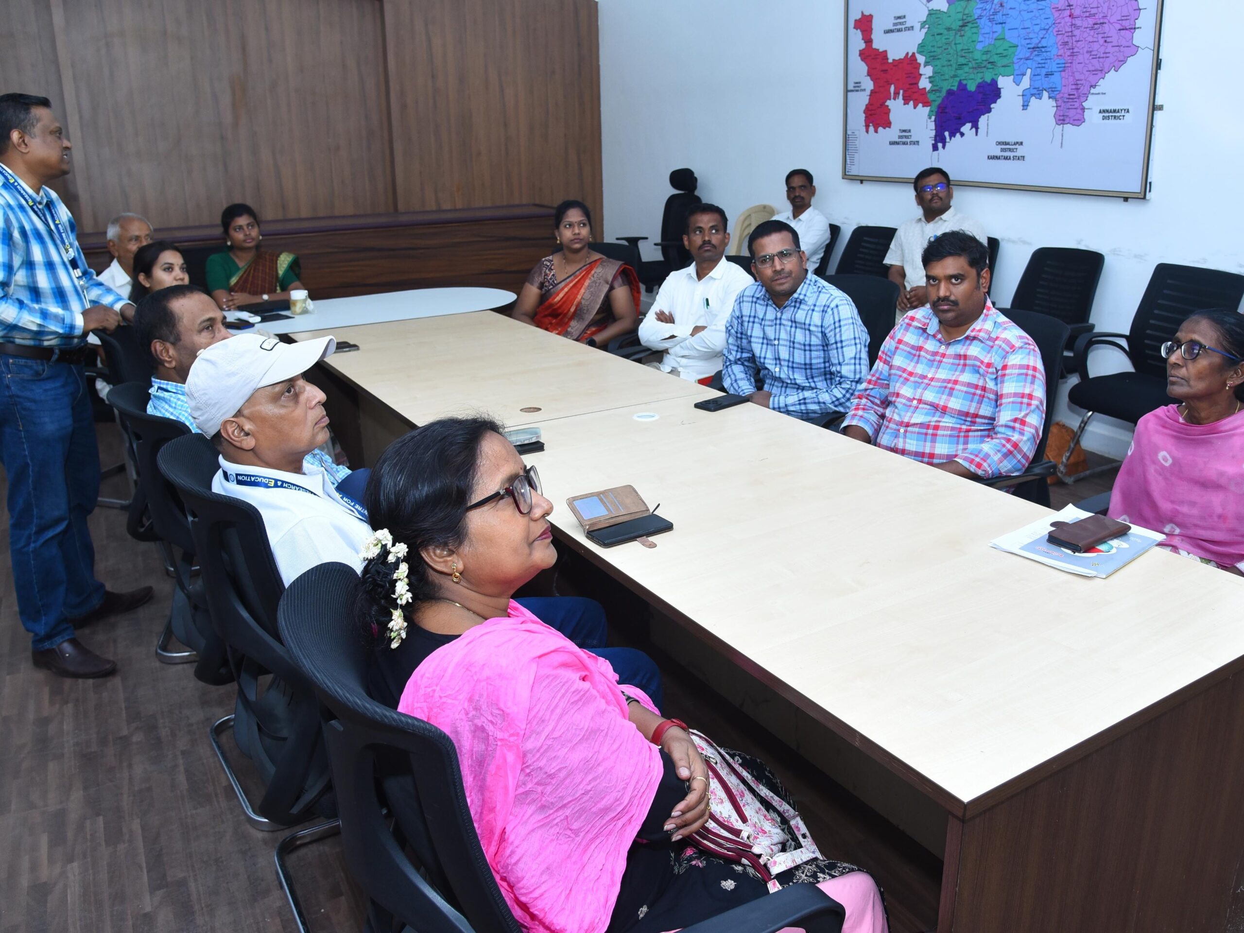 ఉద్యోగులకు ఆక్యుప్రెషర్ రిఫ్లెక్సాలజీపై అవగాహన