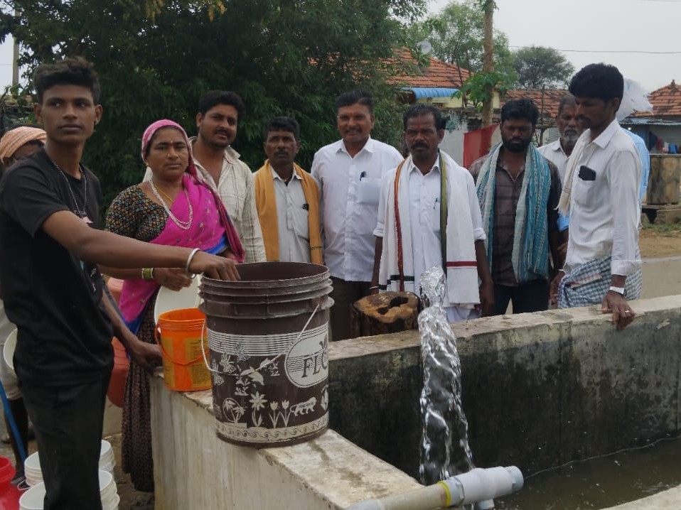 తండాలో తొలగిన నీటి సమస్య