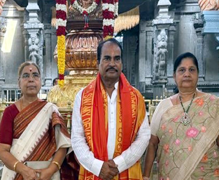 కాణిపాకం వినాయకుడిని దర్శించుకున్న ఎమ్మెల్యే