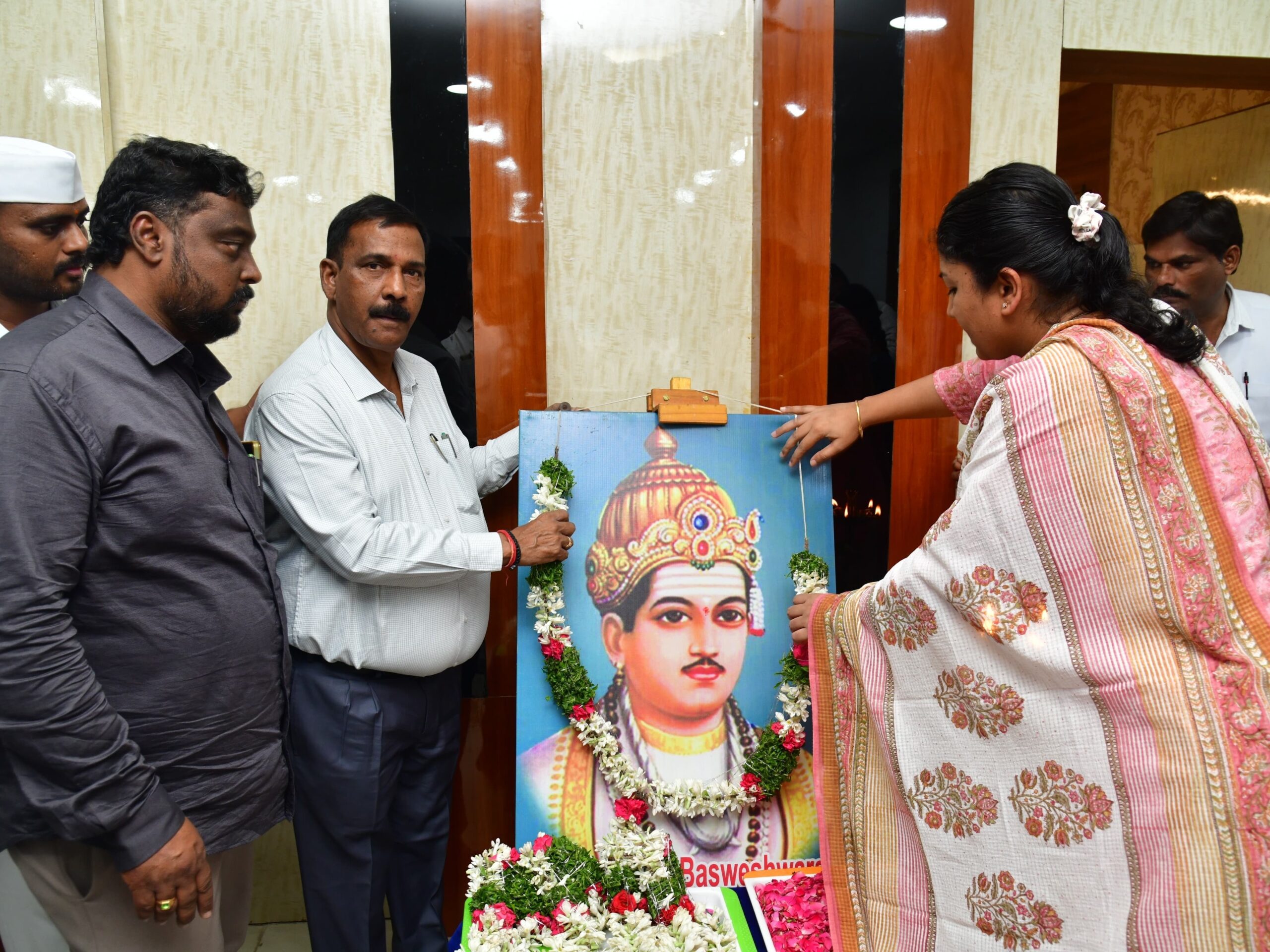 కలెక్టరేట్లో ఘనంగా బసవేశ్వర జయంతి వేడుకలు