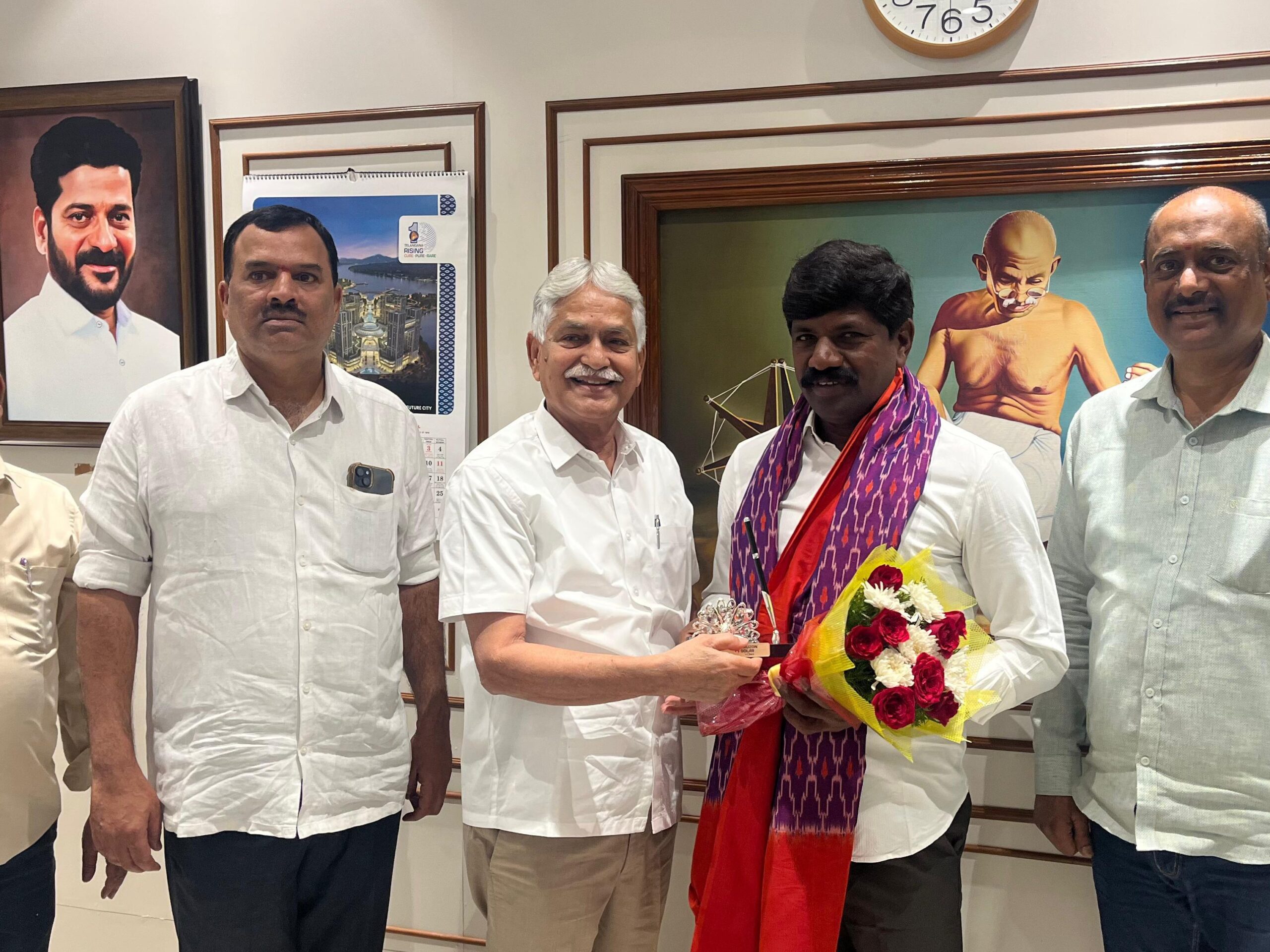 ప్రెస్ అకాడమీని సందర్శించిన ప్రభుత్వ విప్ వేముల