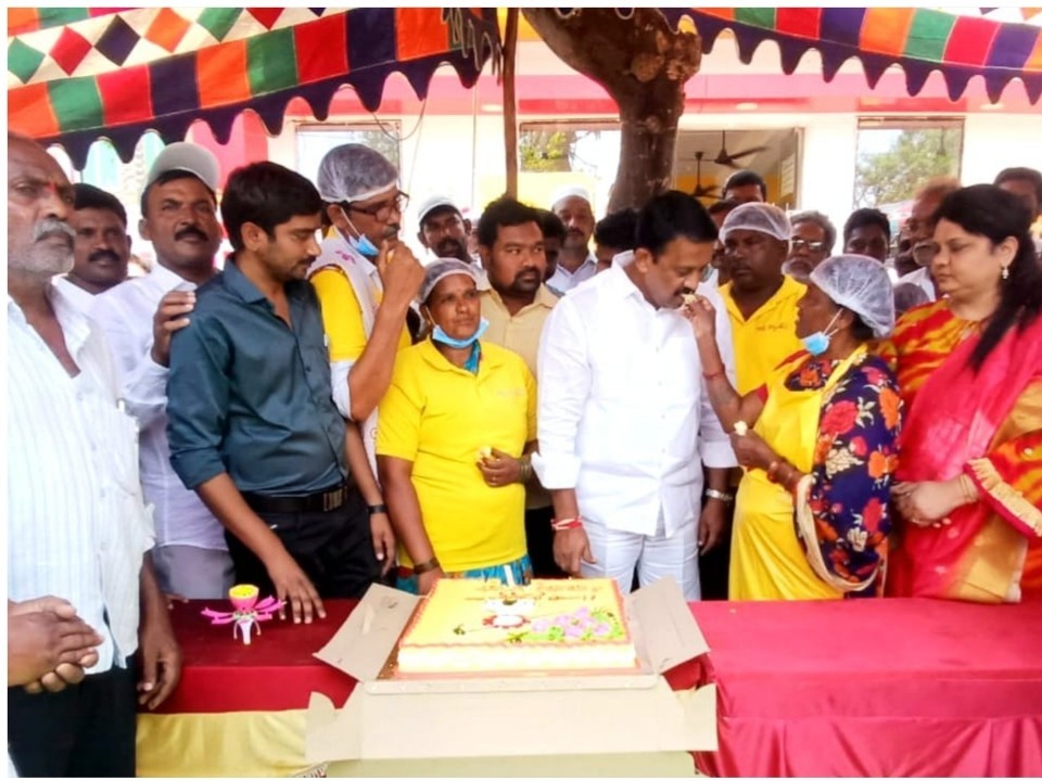 ఆత్మకూరులో ఘనంగా సీఎం జన్మదిన వేడుకలు