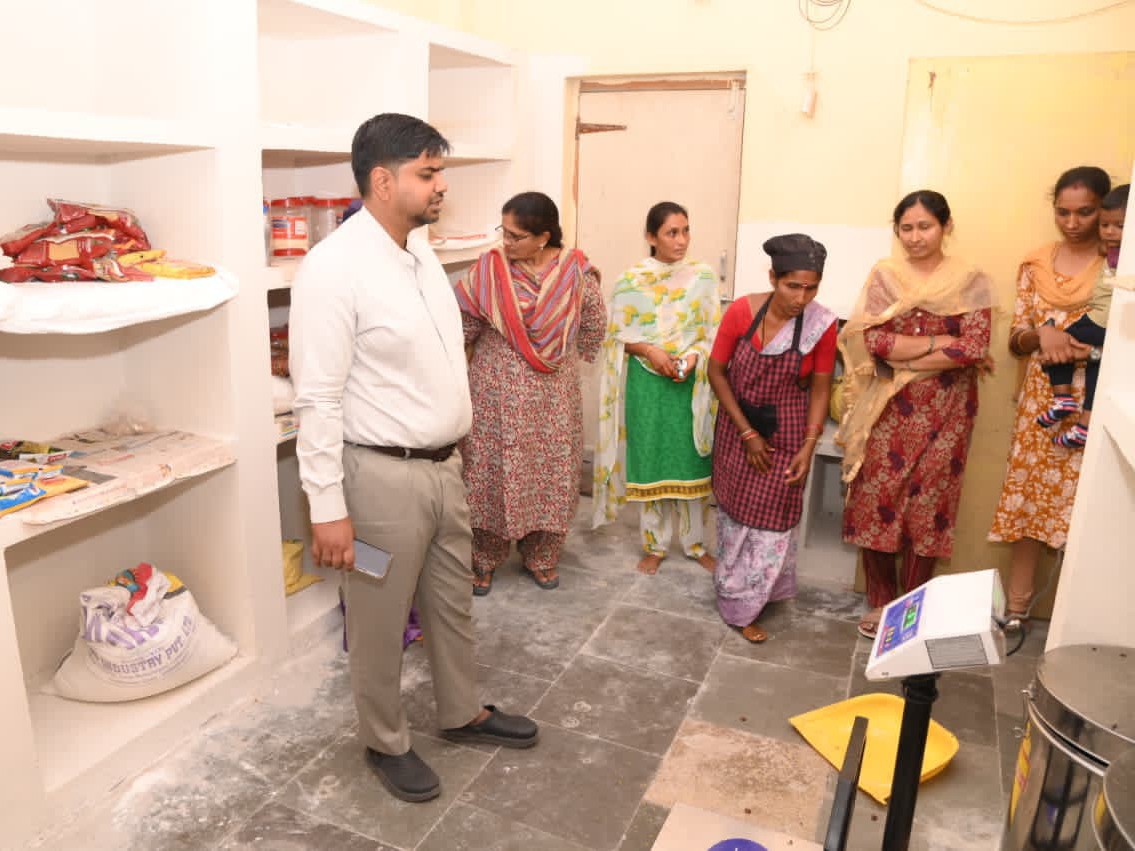 ‘విద్యార్థులకు అన్ని సౌకర్యాలు కల్పించాలి’