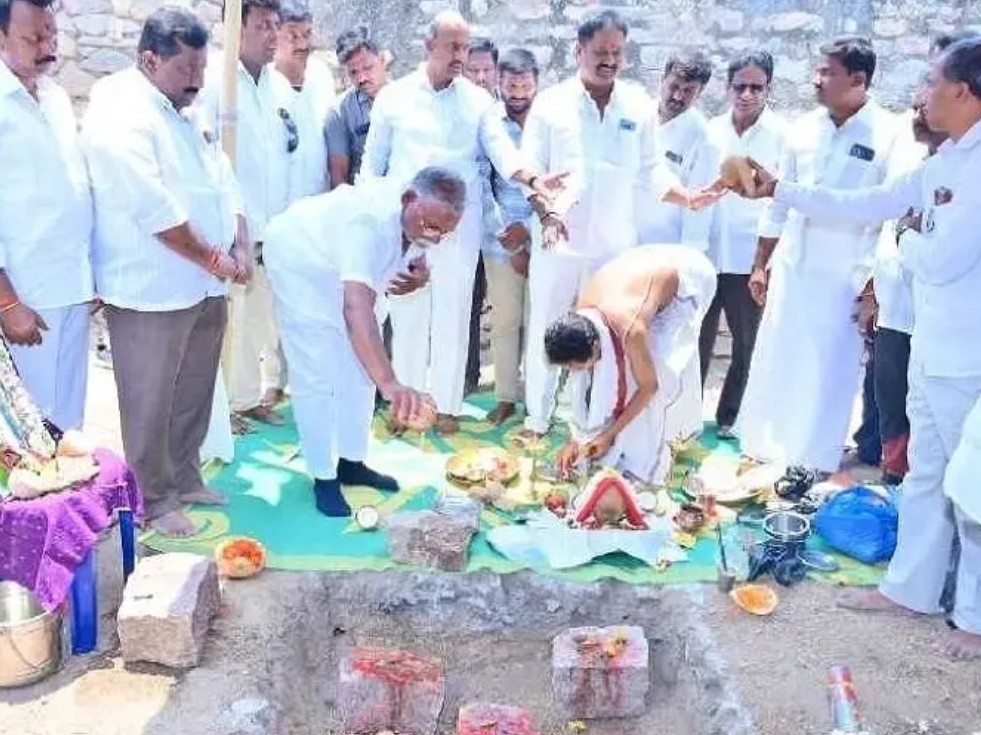 ఆలయ నిర్మాణానికి ఎమ్మెల్యే భూమిపూజ